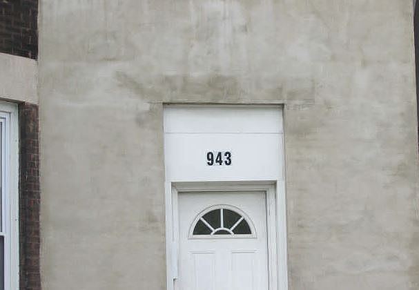 2nd image of 943 W 59th St