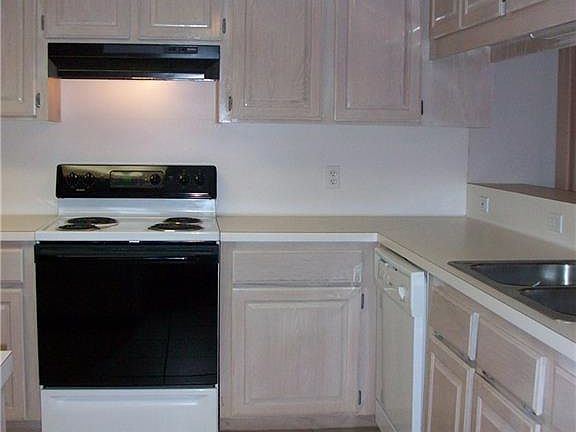 3rd image of 4022 Wood River Dr #6