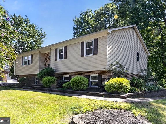2nd image of 2 Anna Ave