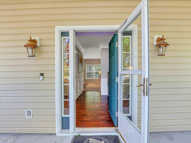 45 Mayfair Dr — Photo 3