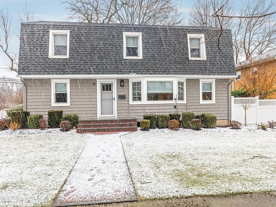 1st image of 28 Heathcote Dr