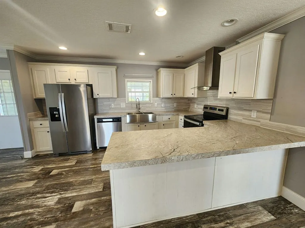 3 bed, 2.0 bath, 1372 sqft, $1,499 — Photo 1