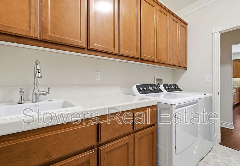 145 Bryant Ct — Photo 26