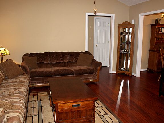 3rd image of 53 Sandstone Ln