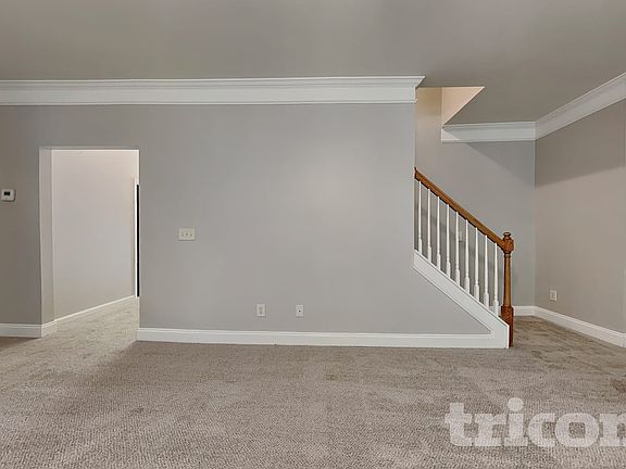 3rd image of 34 Crescent Woode Dr