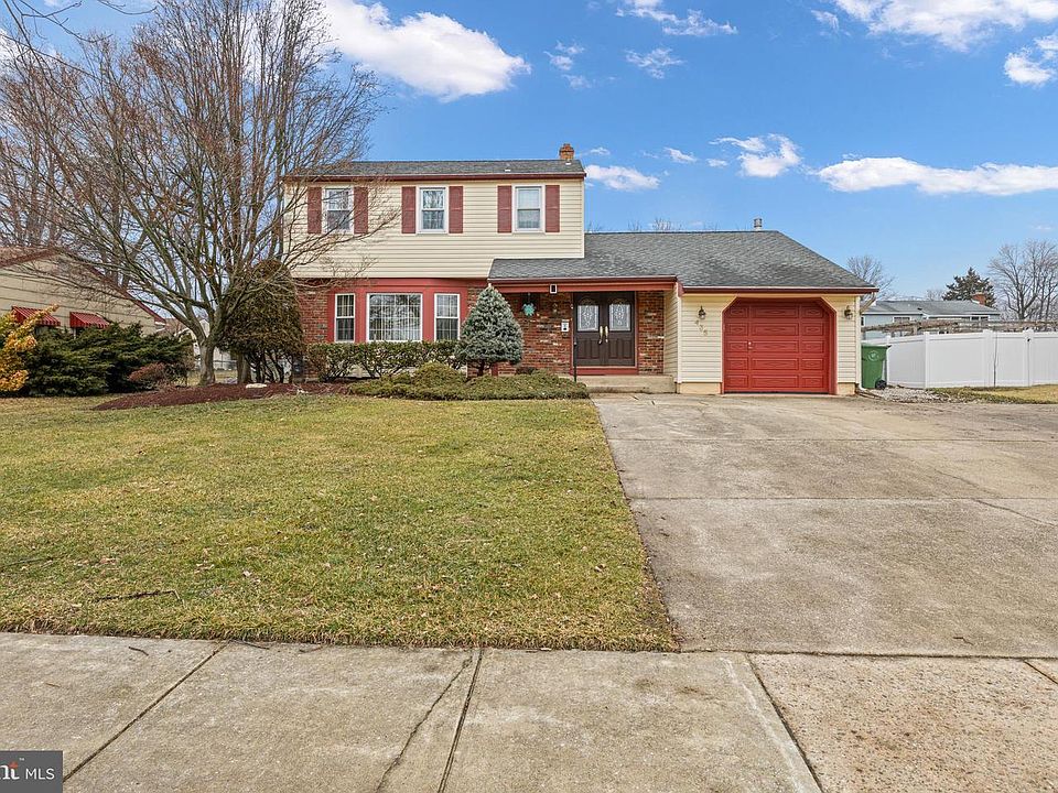 1st image of 435 Valley Run Dr