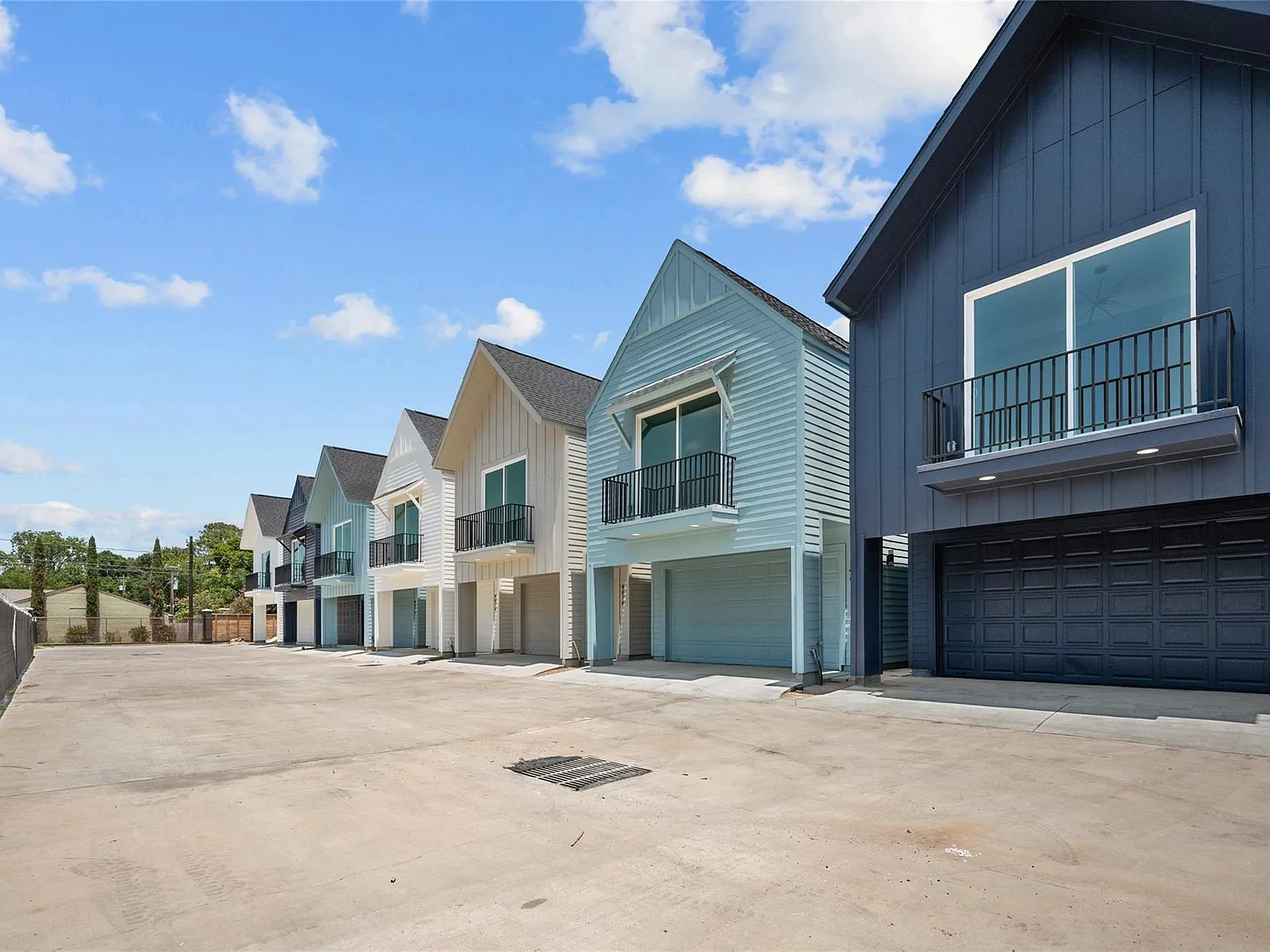 3 bed, 2.5 bath, 1648 sqft, $2,449 — Photo 3