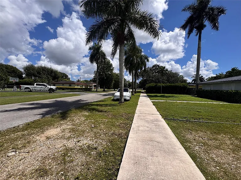 444 NW 21st St — Photo 10