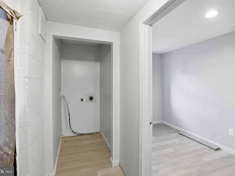 303 N Mulberry St — Photo 7