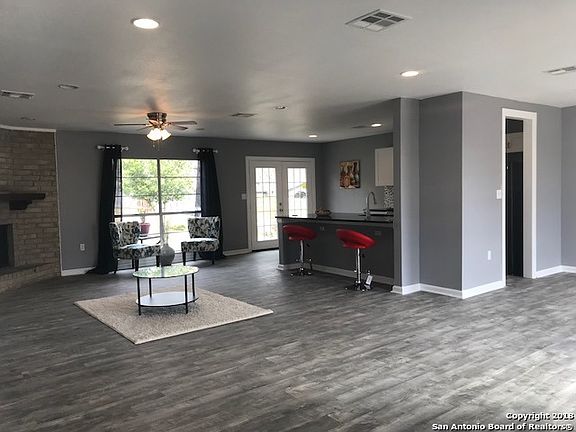 3rd image of 10511 Breeds Hill Dr