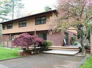 11 Timberhill Ln, Lynnfield, MA 01940