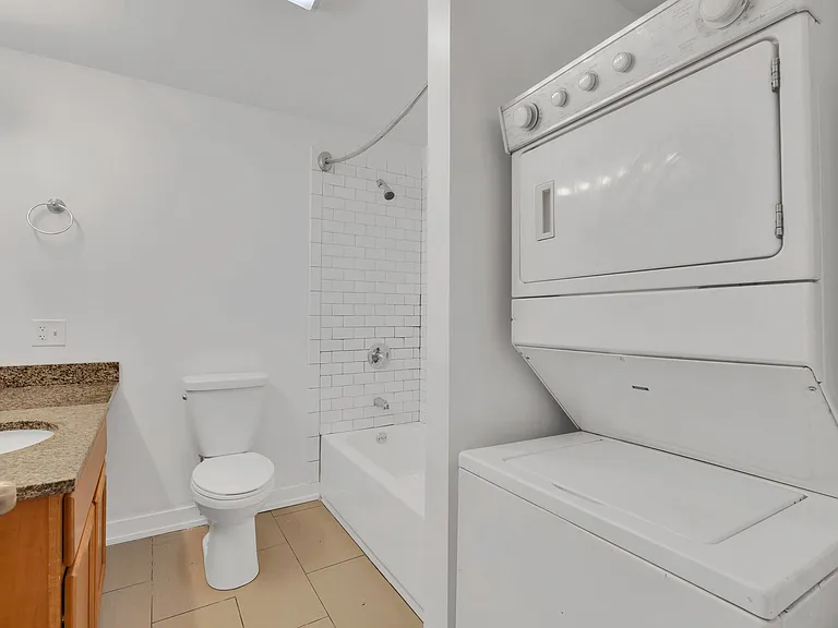 1942 S May St #CH1 — Photo 8