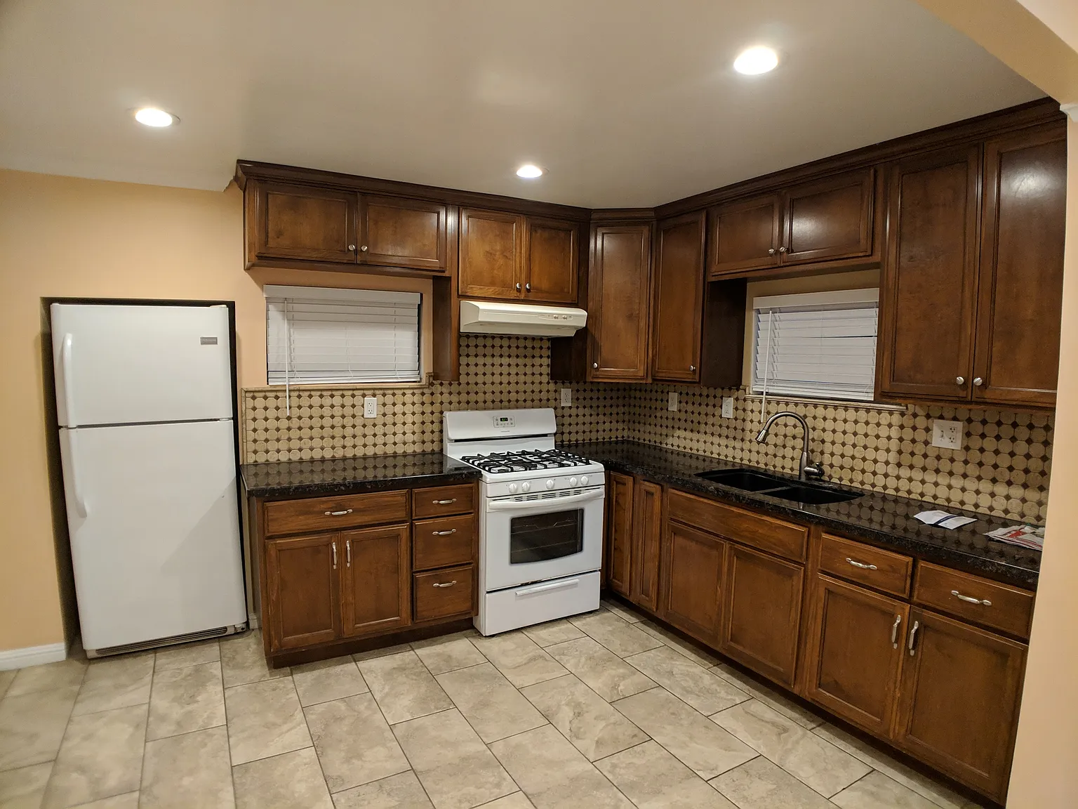 3 bed, 1189 sqft, $3,695 — Photo 2