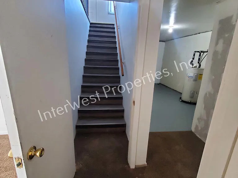 11714 E Burnside St — Photo 13