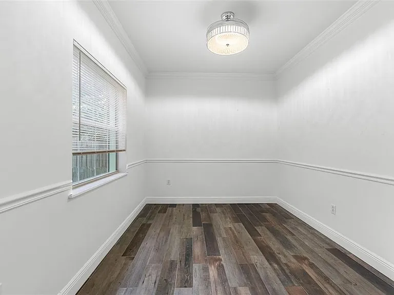 641 Wilkie St — Photo 36
