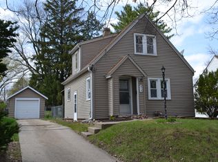 819 Glendale Ave, Rockford, IL 61108