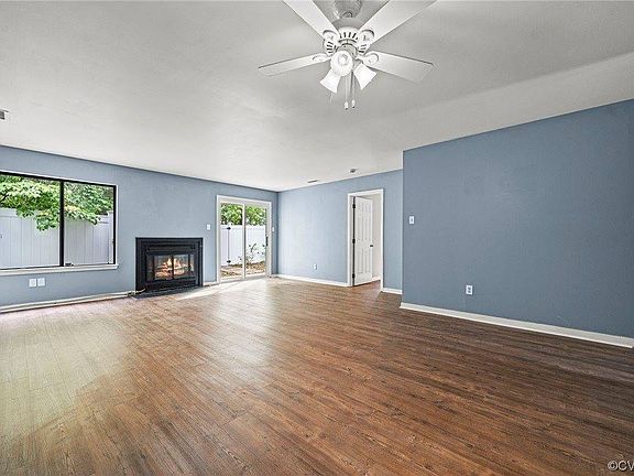 3rd image of 1301 Sycamore Square Dr