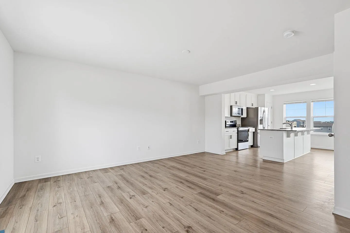 4 bed, 1747 sqft, $2,199 — Photo 3