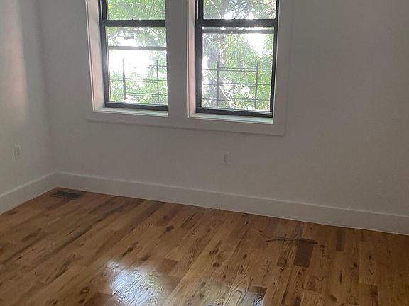 3rd image of 129 W 197th St #1A