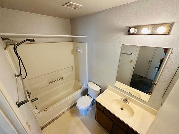 5th image of 120 Curry Dr APT 6