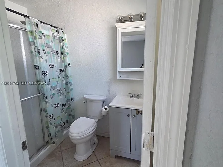 46 SE 10th St #3 — Photo 11