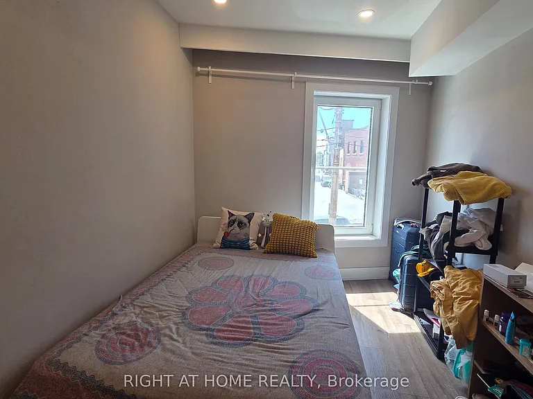 357 Keele St — Photo 8