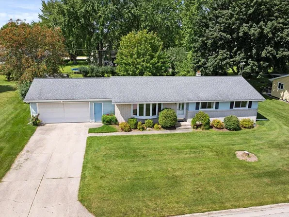101 Crestwood DRIVE, Elkhart Lake, WI 53020