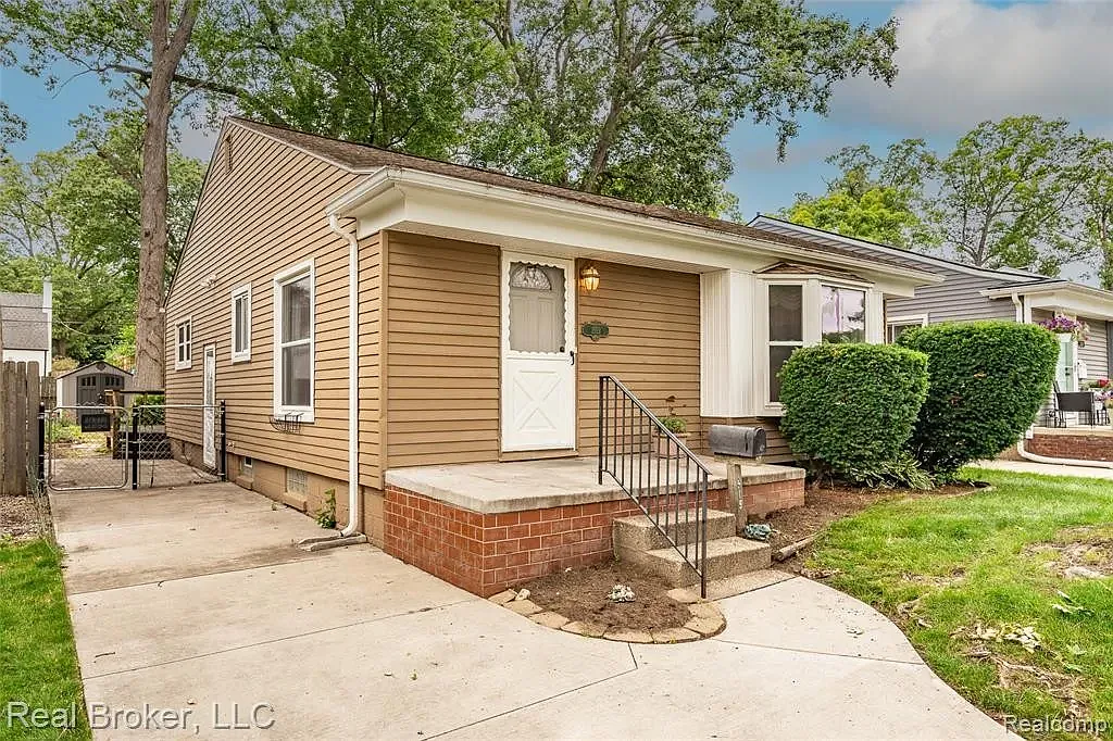 3 bed, 1069 sqft, $2,300 — Photo 1