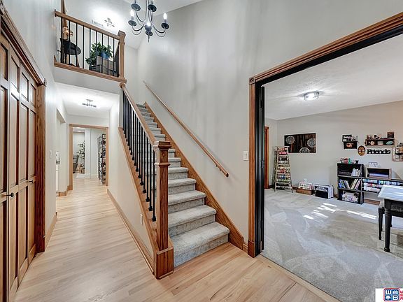 5th image of 717 Lancashire Ct