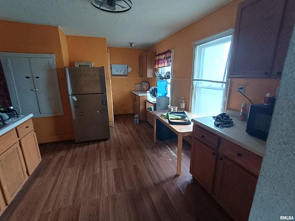 2nd image of 717 Railroad St