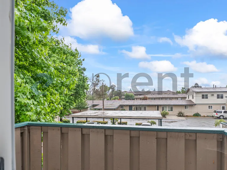 1185 Meadow Ln #109 — Photo 1