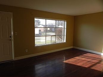 4th image of 32620 Steinhauer St