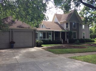 821 W 12th St, Cedar Falls, IA 50613