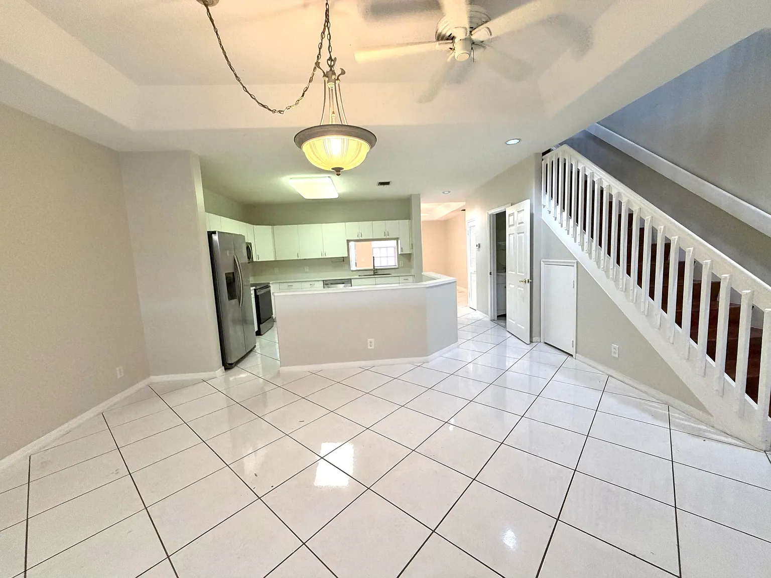 3 bed, 2.5 bath, 2208 sqft, $2,950 — Photo 2