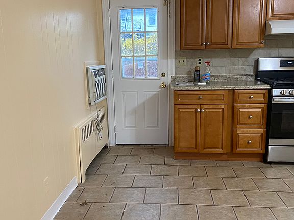 5th image of 27 Woods Ave #1F