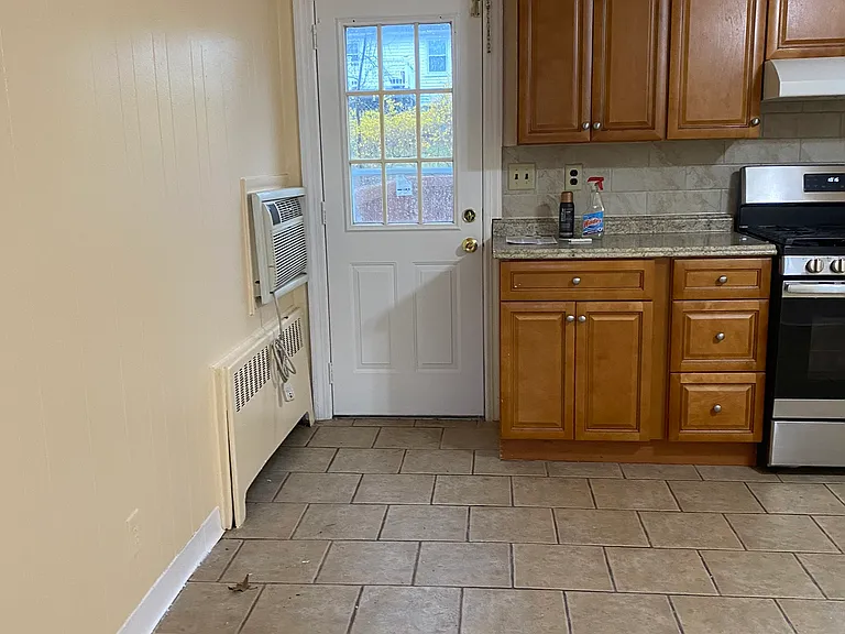 27 Woods Ave #1F — Photo 5