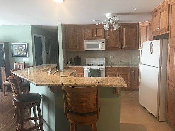 3rd image of 710 W 63rd St Unit 203
