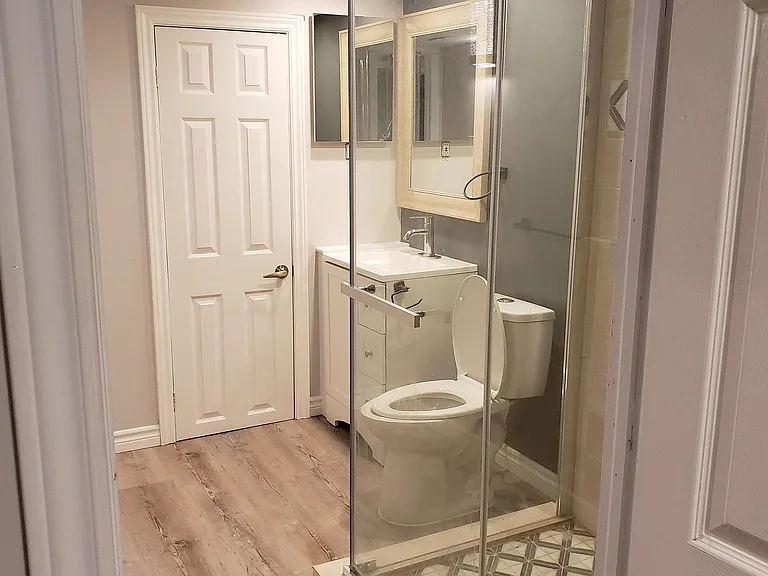 131 Ferndale Dr S — Photo 2