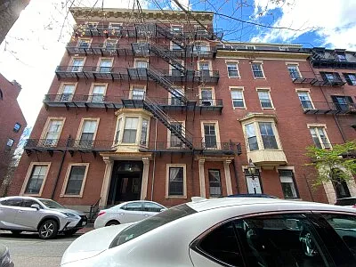 24 Mt. Vernon St apartment