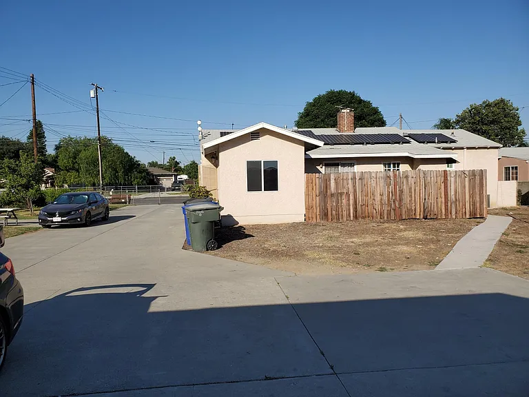 927 N Dudley St — Photo 3