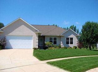 5901 Spring View Ct NE, Cedar Rapids, IA 52411