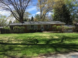 402 Hillcrest Dr, Bowling Green, OH 43402