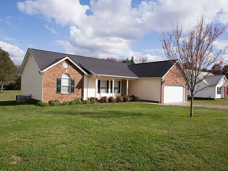 1st image of 130 Fernwood Dr NE