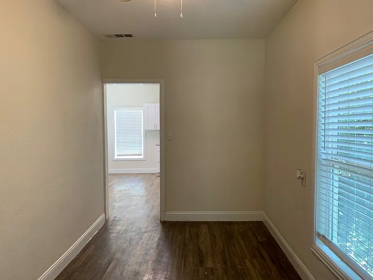 2222 W Bond St — Photo 7