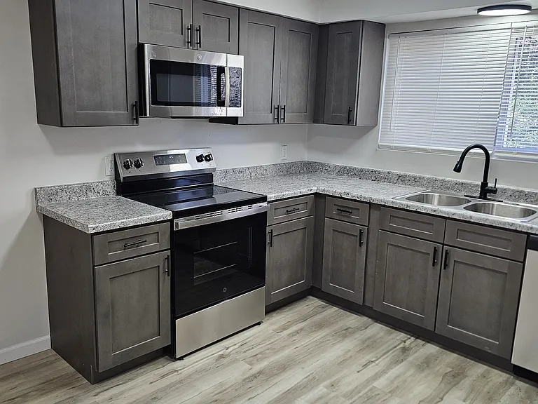 32 N 98th St #2 — Photo 3