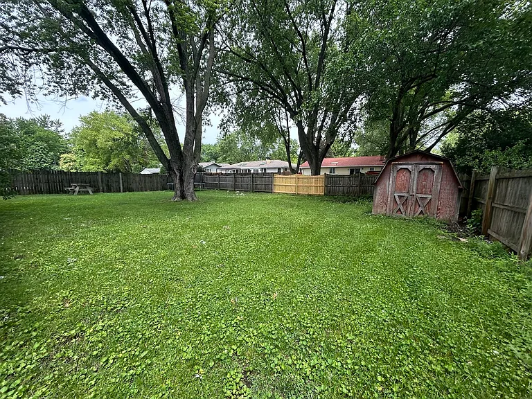 1716 Maple Ln — Photo 14