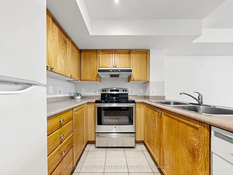 17 Barberry Pl #905 — Photo 8