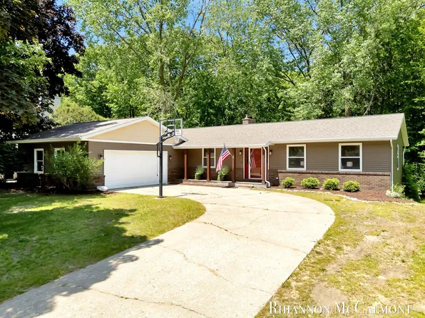 16151 Terrace Rd, Spring Lake, MI 49456