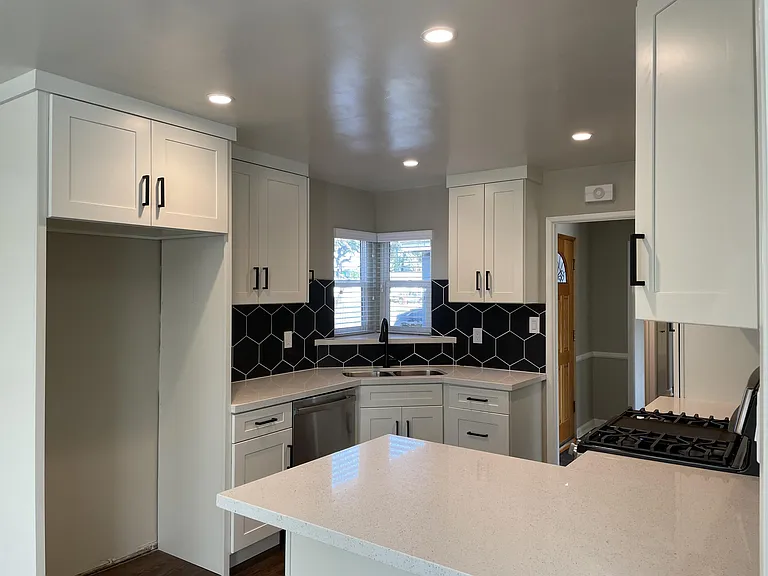 2634 Balfour Ave — Photo 23