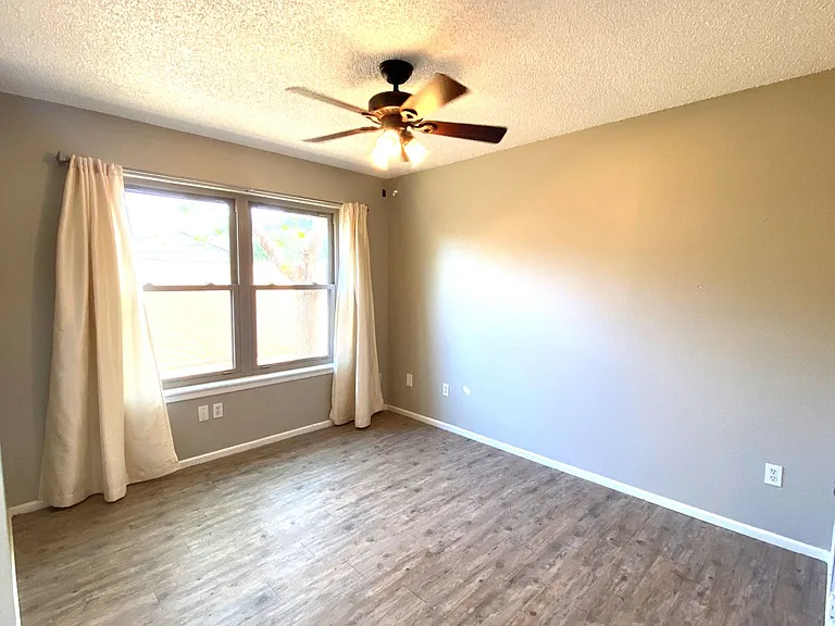 9818 Jordan Ave — Photo 14